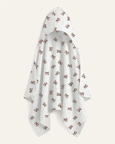 Muślinowe okrycie kąpielowe Albero Mio Vintage Teddy zawieszone na wieszaku
