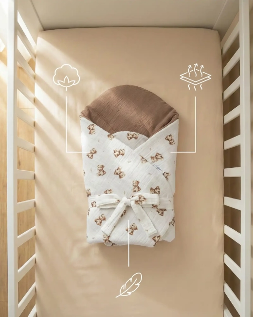 Muślinowy rożek niemowlęcy Albero Mio Vintage Teddy zawieszony przy łóżeczku