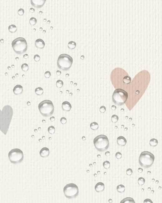Krople wody na przewijaki Mini Hearts pokazujące jego wodoodporność